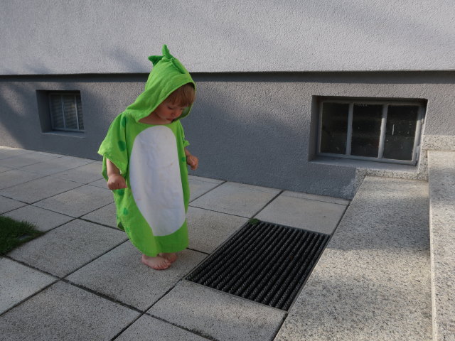 Nils im Garten meiner Eltern