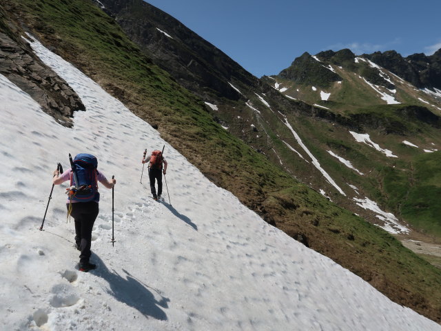 Irene und Reinhard zwischen Schmiedingerscharte und Schmiedingerkar (14. Juni)