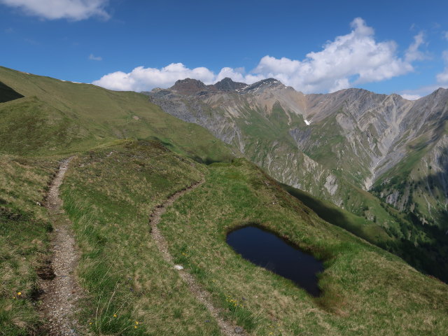 zwischen Hoher Warte und Naviser Kreuzjöchl