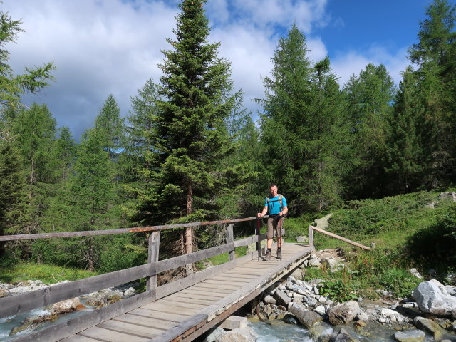 Aaron zwischen Verpeilalpe und Verpeilhütte (28. Juni)