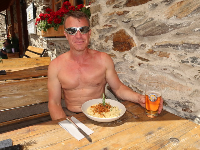 Aaron bei der Kaunergrathütte, 2.817 m (29. Juni)