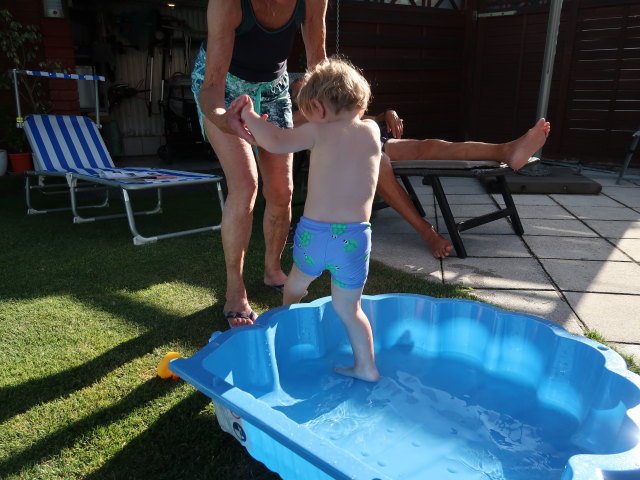 Mama, Papa und Nils im Garten meiner Eltern