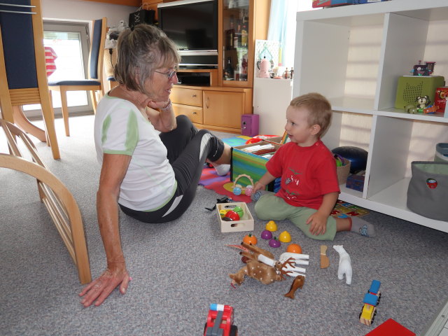 Mama und Nils in unserer Wohnung