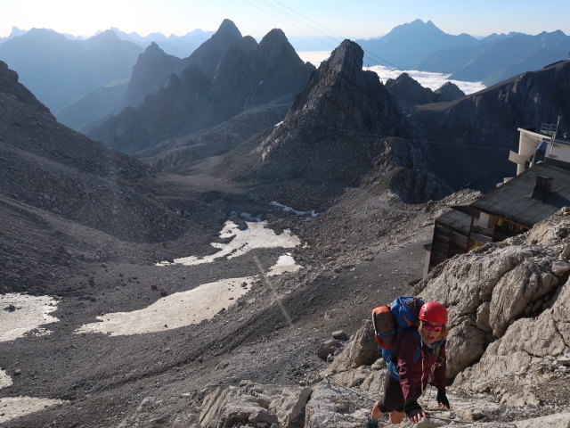 Angela bei der Mittelstation der Vallugabahn, 2.645 m (20. Juli)