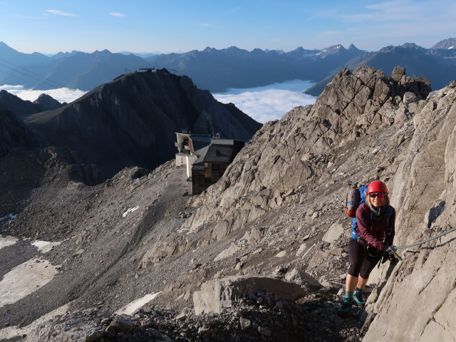 Angela zwischen Mittelstation der Vallugabahn und Stuttgarter Hütte (20. Juli)