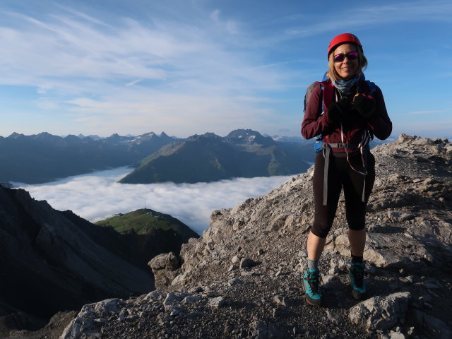 Angela zwischen Mittelstation der Vallugabahn und Stuttgarter Hütte (20. Juli)