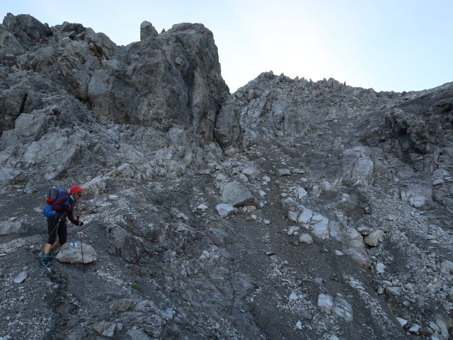 Angela zwischen Mittelstation der Vallugabahn und Stuttgarter Hütte (20. Juli)