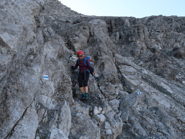 Angela zwischen Mittelstation der Vallugabahn und Stuttgarter Hütte (20. Juli)