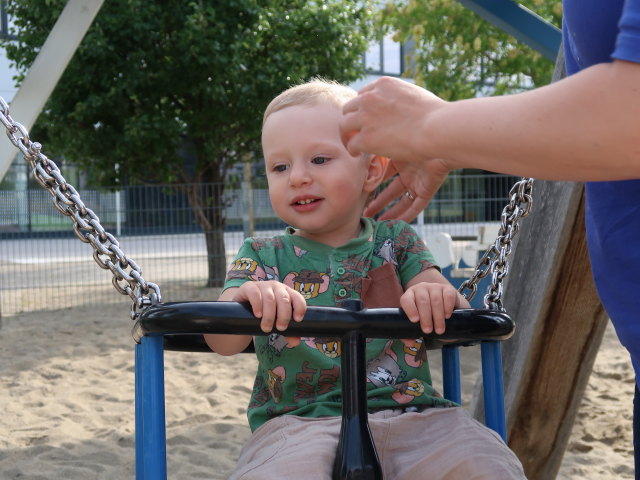Nils und Sabine am Spielplatz im Hannah-Arendt-Park