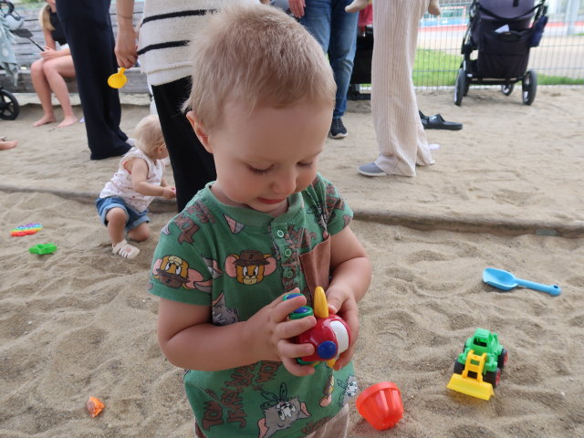 Nils am Spielplatz im Hannah-Arendt-Park