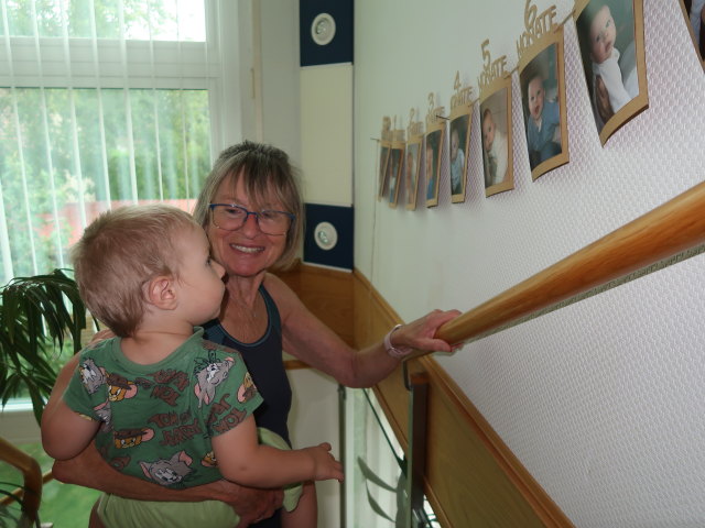 Nils und Mama im Haus meiner Eltern