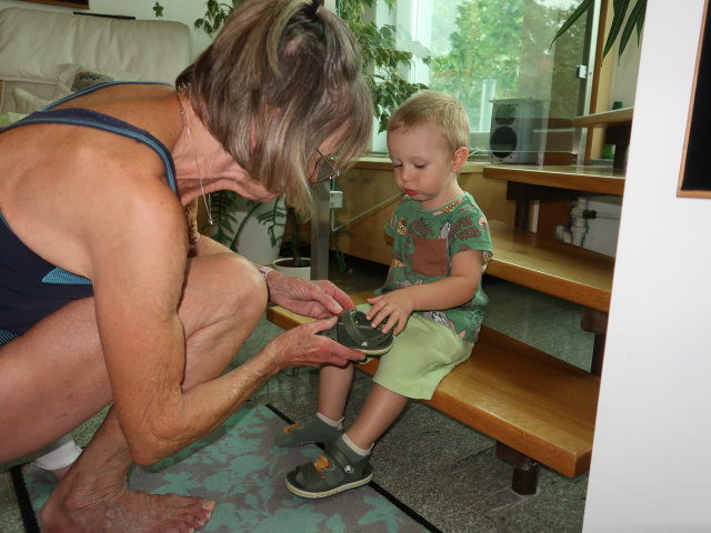 Mama und Nils im Haus meiner Eltern