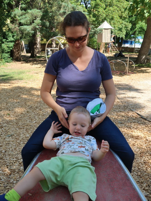 Nils und Sabine am Spielplatz Museum