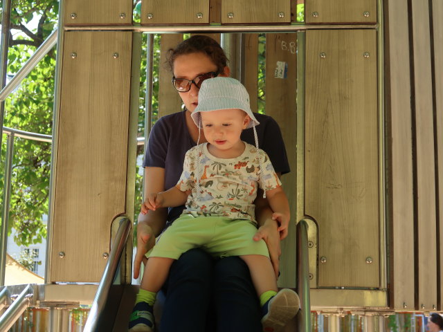 Sabine und Nils am Spielplatz Museum