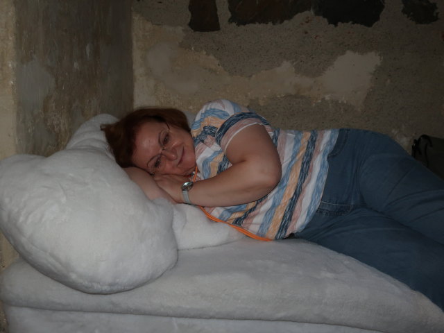 Brigitte in der Ausstellung 'Träume ... träumen'