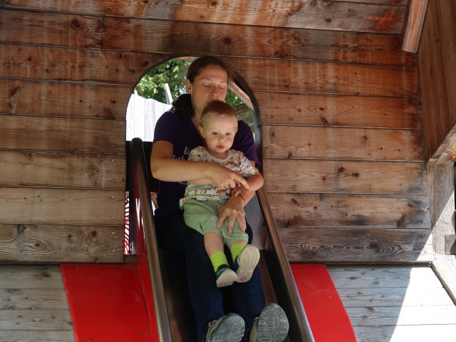 Sabine und Nils am Spielplatz