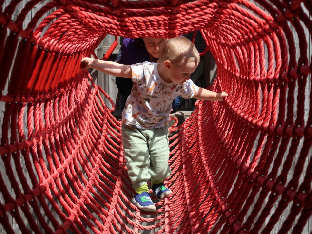 Sabine und Nils am Spielplatz