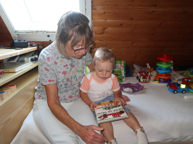 Mama und Nils im Haus meiner Eltern (4. Aug.)