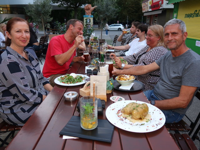 Agata, Jörg, Doris und Friedrich im Markt.GrätzL