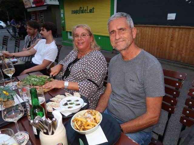 Doris und Friedrich im Markt.GrätzL