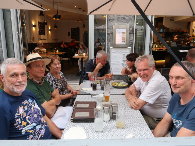 Josef, Paulus, Edith, Erich, Melanie, Günther und Werner im Jonathan & Sieglinde