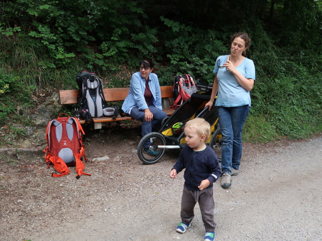 Ulrike, Nils und Sabine im Kaisertal zwischen Gasthof Veitenhof und Gasthof Pfandl (23. Aug.)