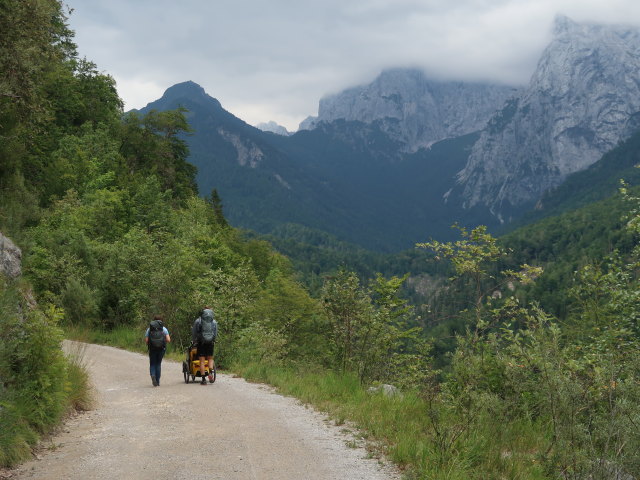 Sabine und Christoph im Kaisertal zwischen Schrambach und Bödenalmbach (23. Aug.)