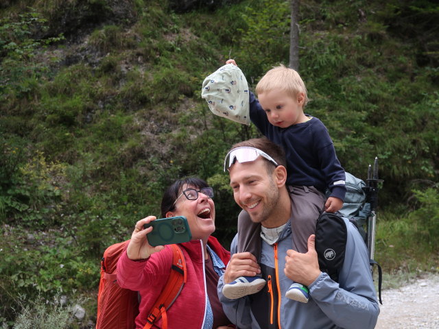 Ulrike, Christoph und Nils im Kaisertal beim Brandenberger Bach (23. Aug.)