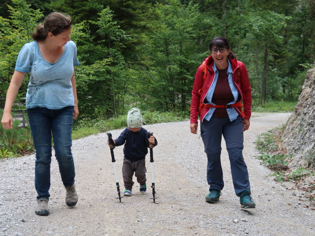Sabine, Nils und Ulrike im Kaisertal zwischen Brandenberger Bach und Bärentalbach (23. Aug.)
