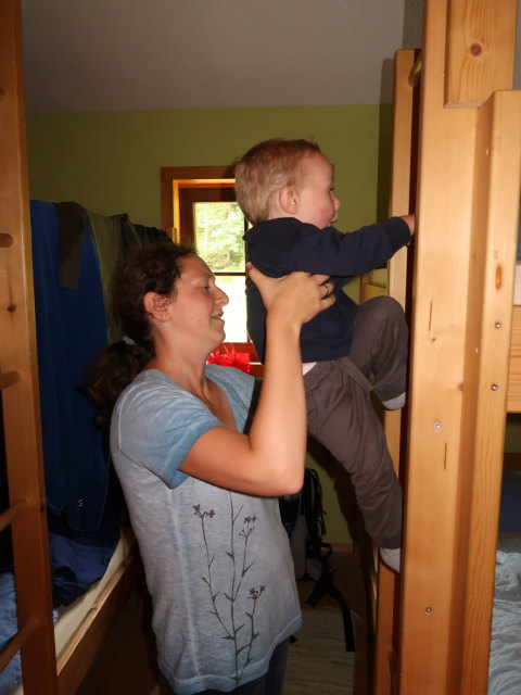 Sabine und Nils im Hans-Berger-Haus, 936 m (23. Aug.)