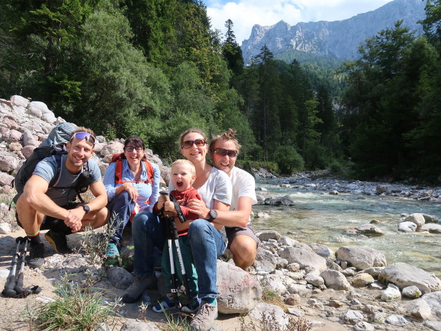 Christoph, Ulrike, Nils, Sabine und ich im Kaisertal bei der Mündung des Brandenberger Bachs (24. Aug.)