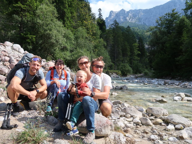 Christoph, Ulrike, Nils, Sabine und ich im Kaisertal bei der Mündung des Brandenberger Bachs (24. Aug.)