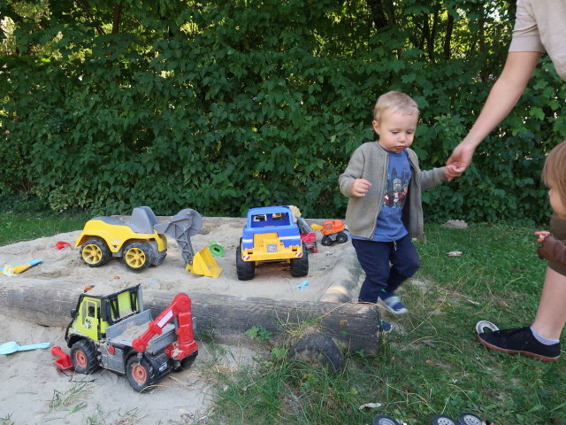 Nils, Hannelore und Ella am Spielplatz Höflein