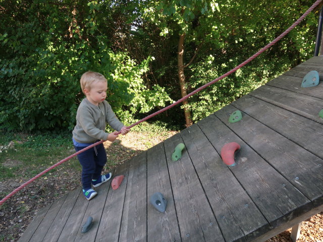 Nils am Spielplatz Höflein