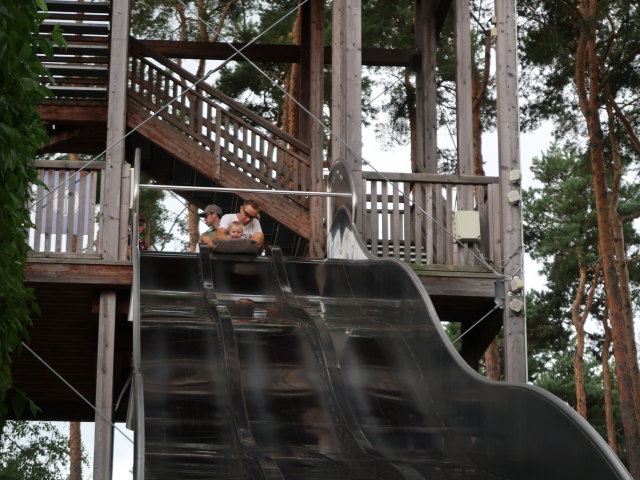 Nils und ich im Abenteuergarten