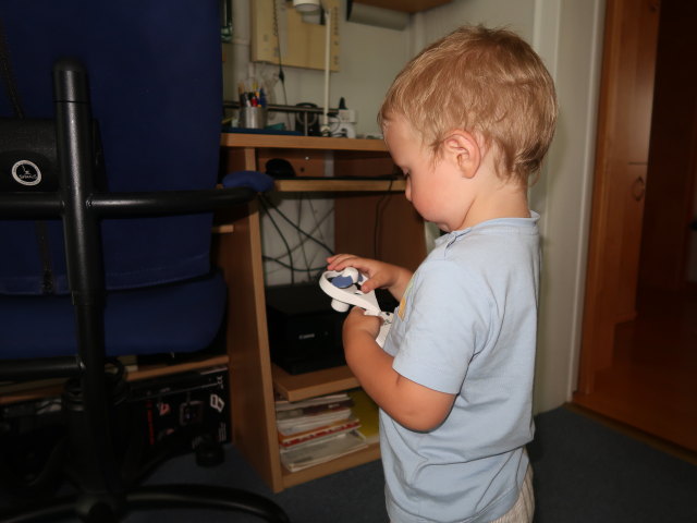 Nils im Haus meiner Eltern (2. Sep.)