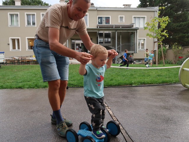 Ich und Nils in der Pfarre Süßenbrunn