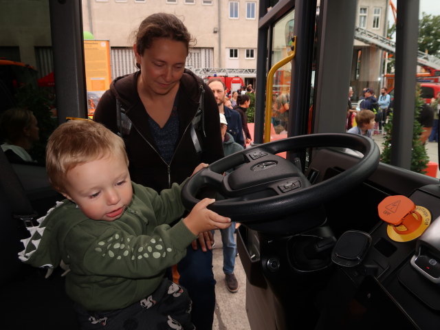 Nils und Sabine am Mistplatz Hernals