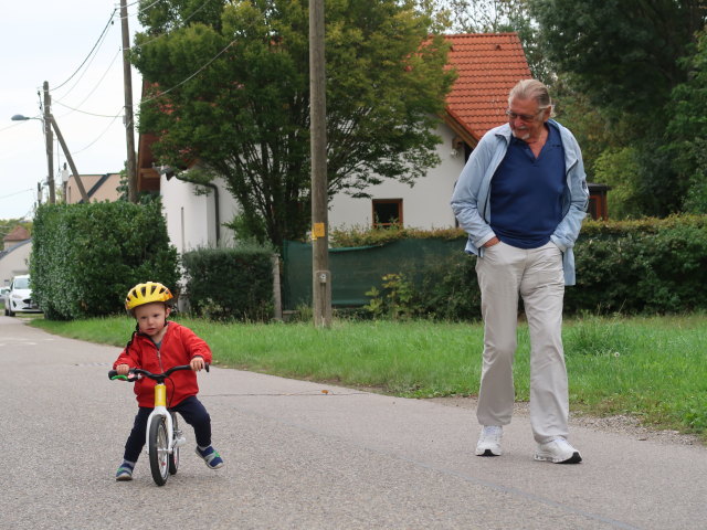 Nils und Papa in der Alten Straße