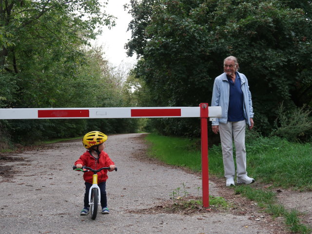 Nils und Papa in der Alten Straße