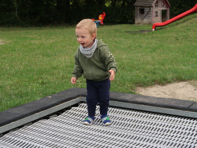 Nils am Spielplatz