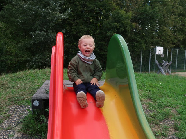 Nils am Spielplatz