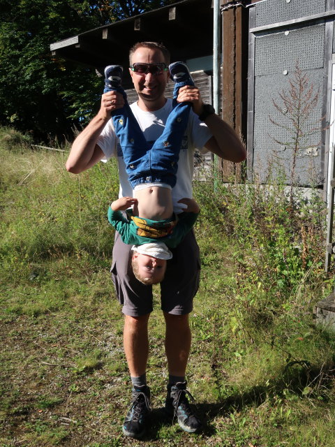 Ich und Nils beim Pinkenkogel-Schutzhaus, 1.292 m