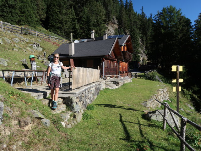 Evelyn auf der Gehsteigalm, 1.894 m (20. Sep.)