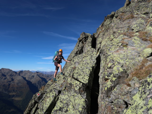 Evelyn am Ludwigsburger Grat zwischen Schafhimmel und Kreuzjöchlspitze (21. Sep.)