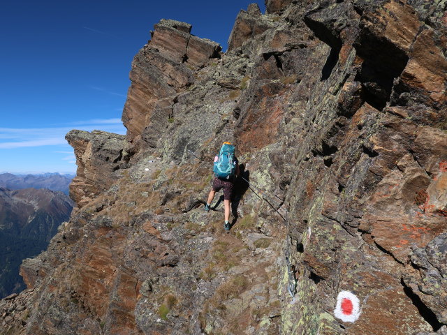 Evelyn am Ludwigsburger Grat zwischen Schafhimmel und Kreuzjöchlspitze (21. Sep.)