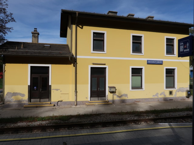 Bahnhof Berndorf Fabrik, 304 m