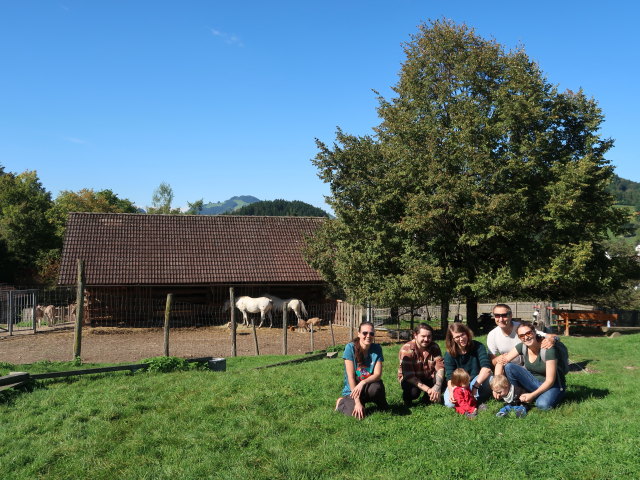 Ursa, Manuel, Ella, Hannelore, Nils, ich und Sabine im Tierpark Buchenberg